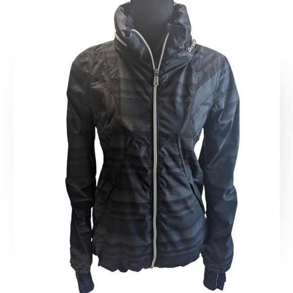 lululemon athletica Jackets & Blazers - Lululemon Rare Run Hustle Black Jacket Micro Reflective Strip Hood Size 4